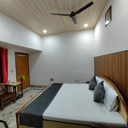 Hotel Swarajya Palace Агра Екстериор снимка