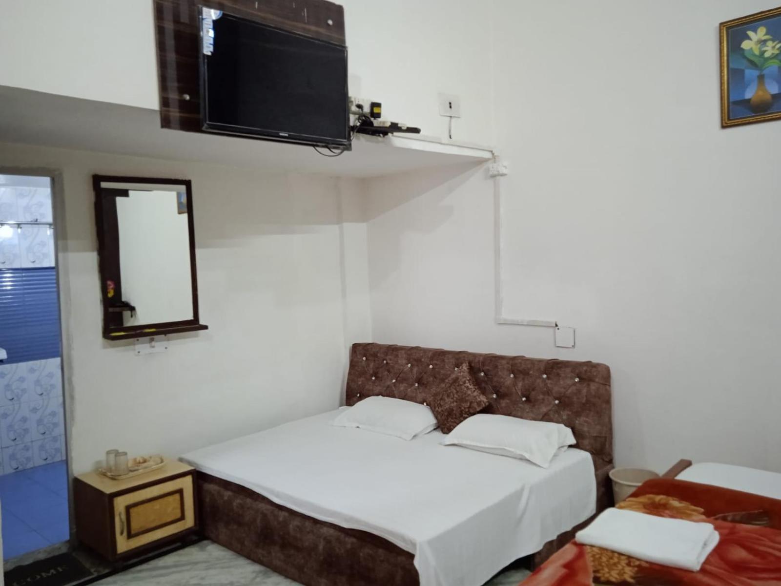 Hotel Swarajya Palace Агра Екстериор снимка