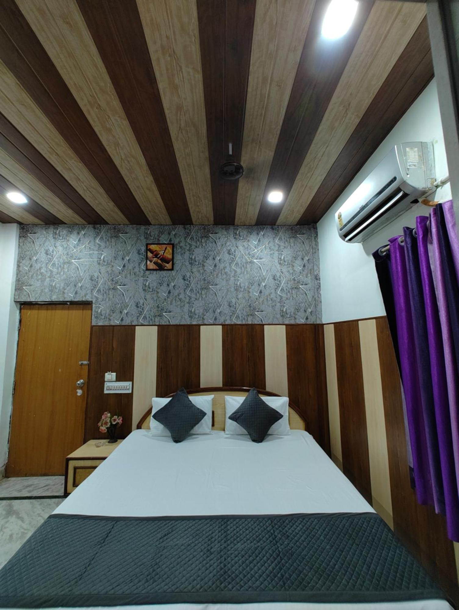 Hotel Swarajya Palace Агра Екстериор снимка