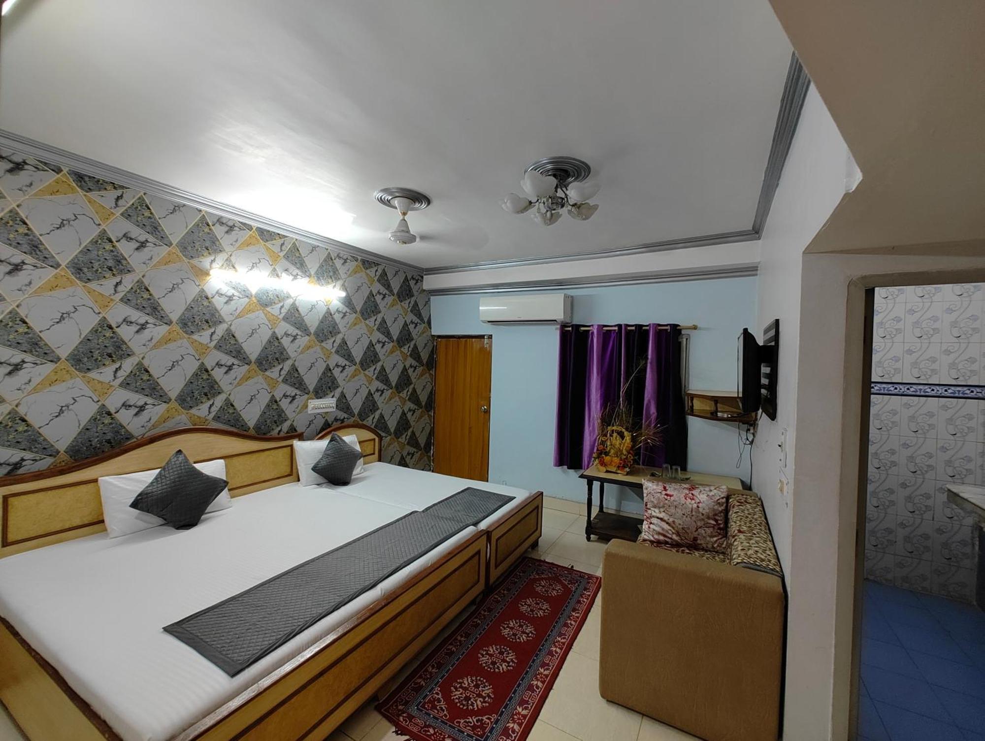 Hotel Swarajya Palace Агра Екстериор снимка