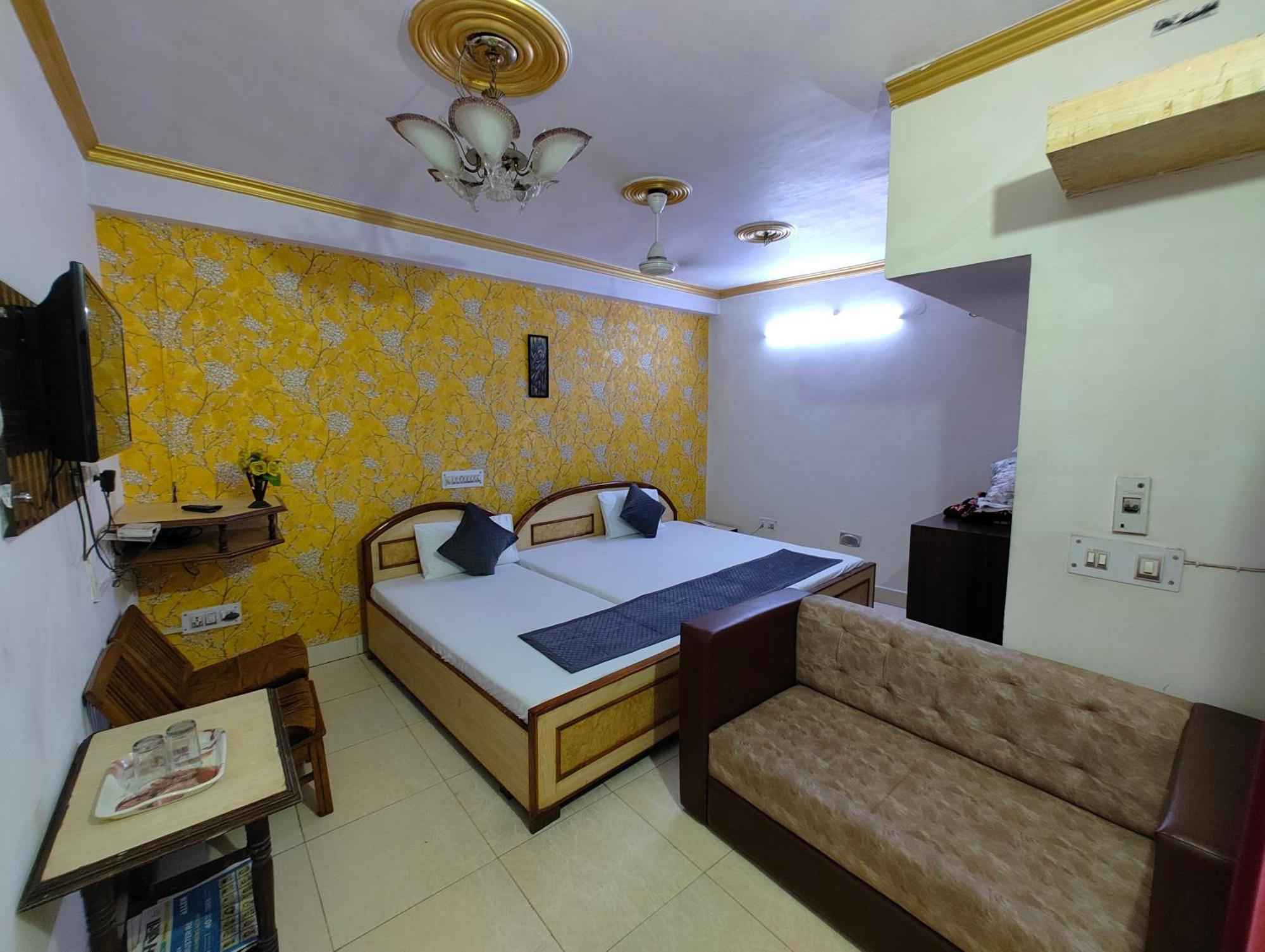 Hotel Swarajya Palace Агра Екстериор снимка