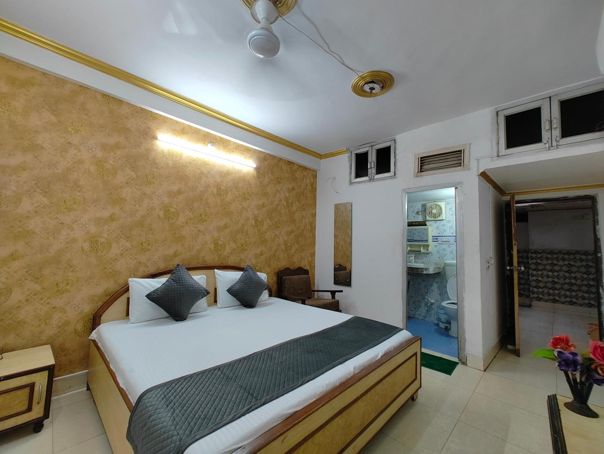 Hotel Swarajya Palace Агра Екстериор снимка