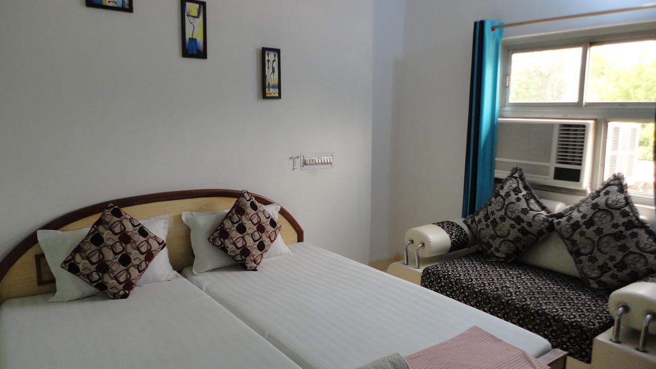 Hotel Swarajya Palace Агра Екстериор снимка