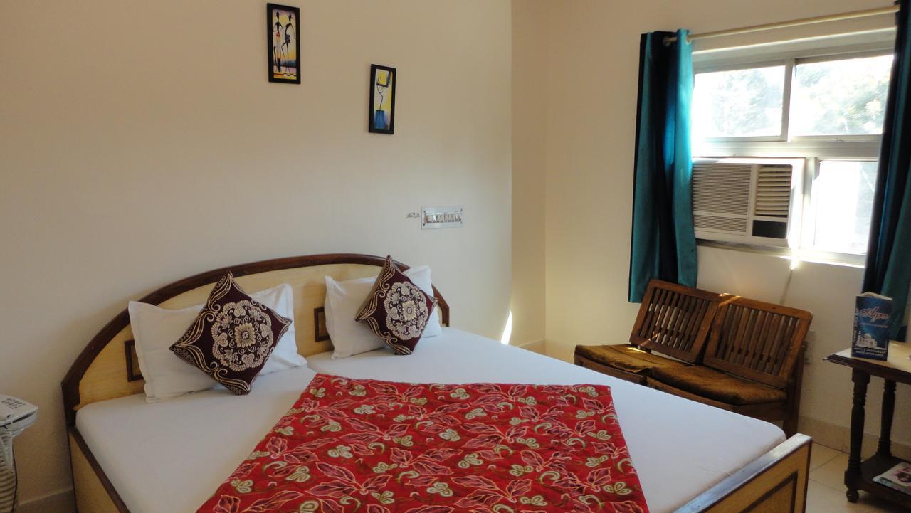 Hotel Swarajya Palace Агра Екстериор снимка
